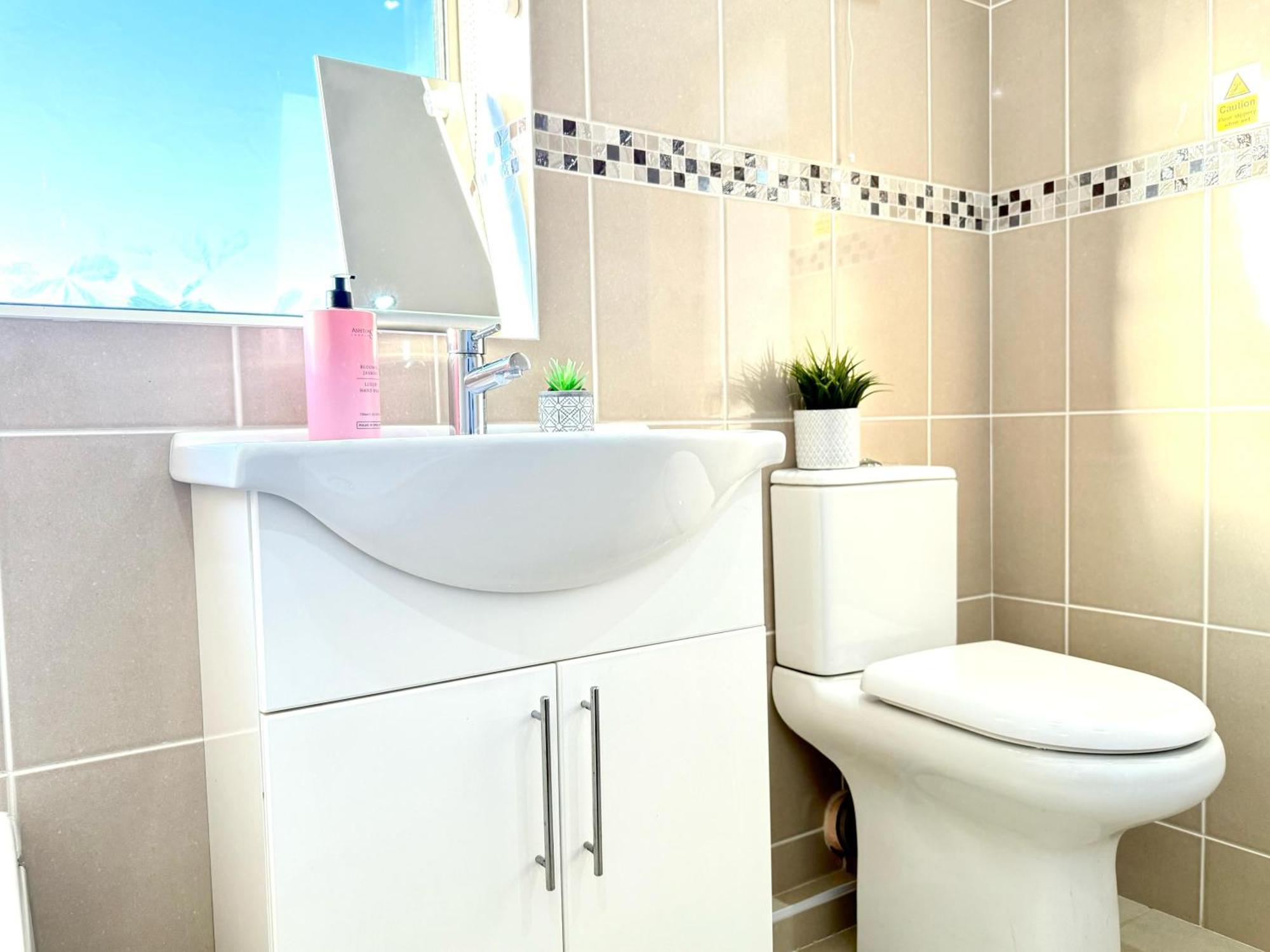 Stylish 3-Bedroom House With Garden & Free Parking'S, Prime Location With Private Garden Kidlington Exterior photo