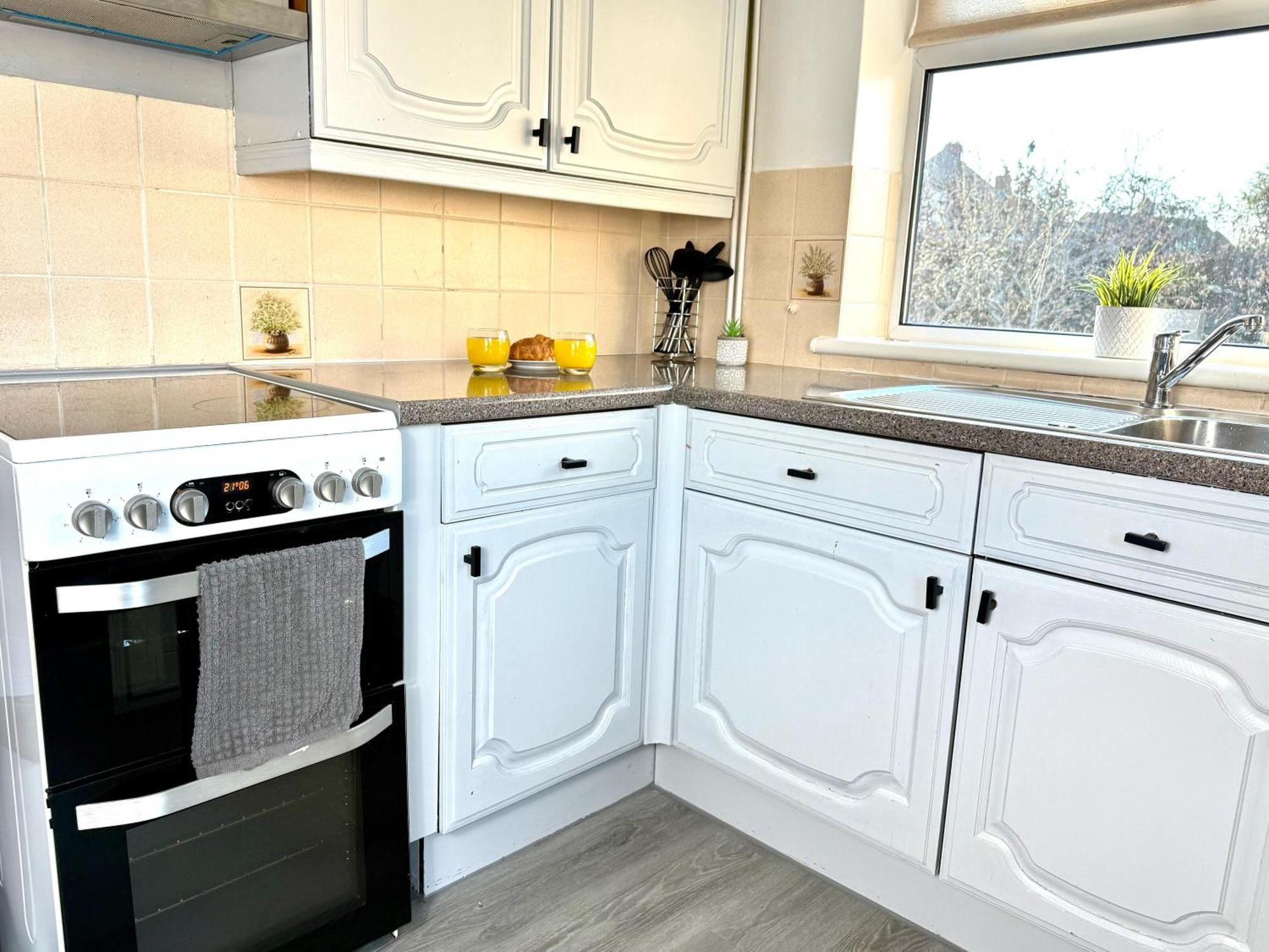 Stylish 3-Bedroom House With Garden & Free Parking'S, Prime Location With Private Garden Kidlington Exterior photo