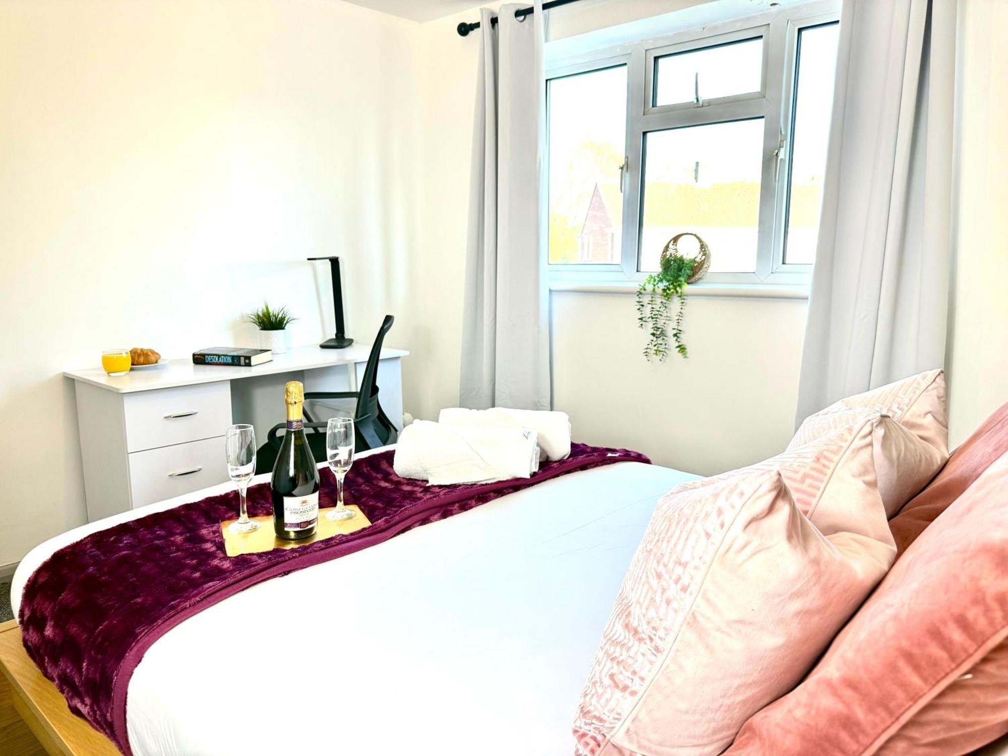 Stylish 3-Bedroom House With Garden & Free Parking'S, Prime Location With Private Garden Kidlington Exterior photo