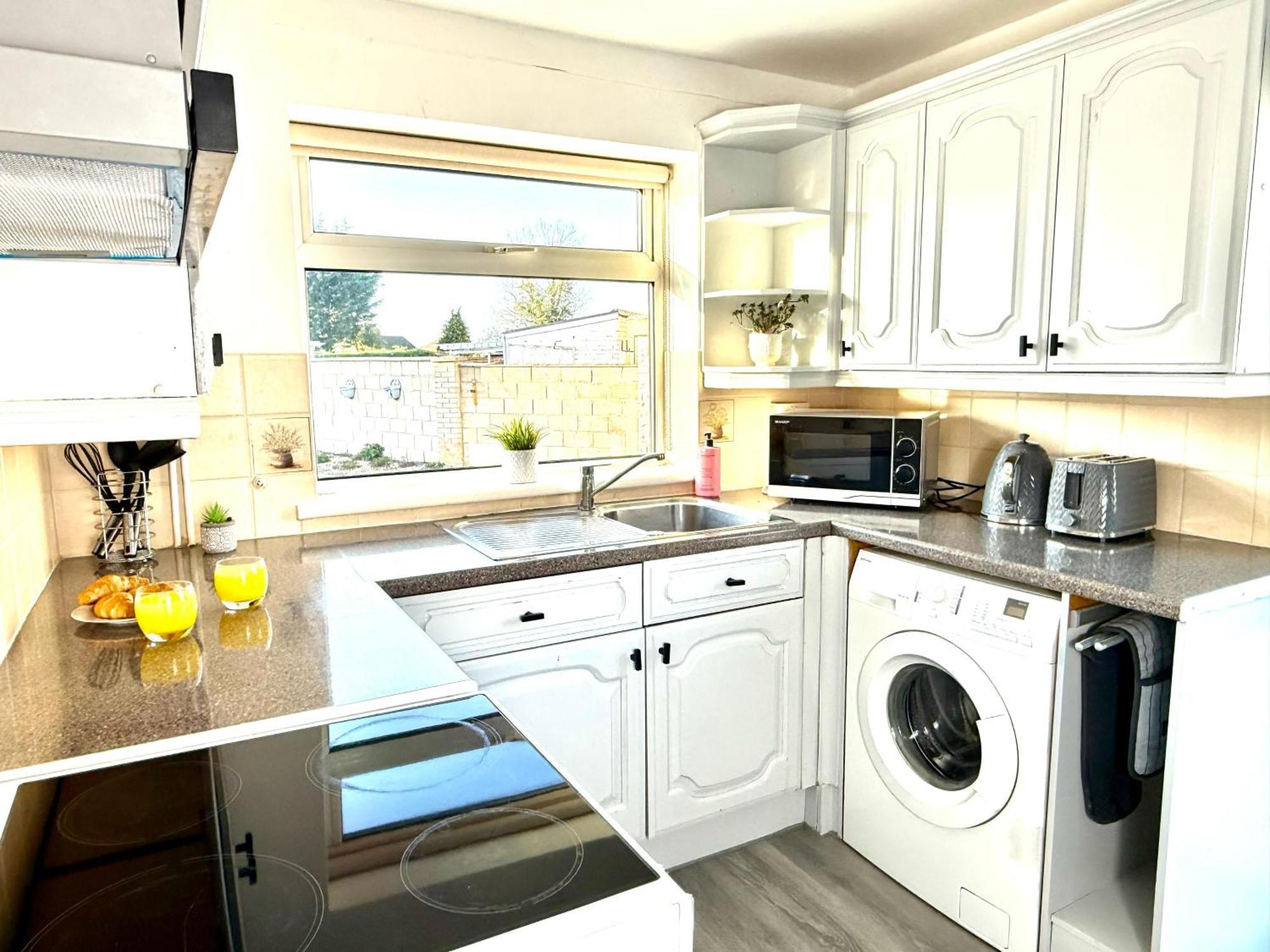 Stylish 3-Bedroom House With Garden & Free Parking'S, Prime Location With Private Garden Kidlington Exterior photo