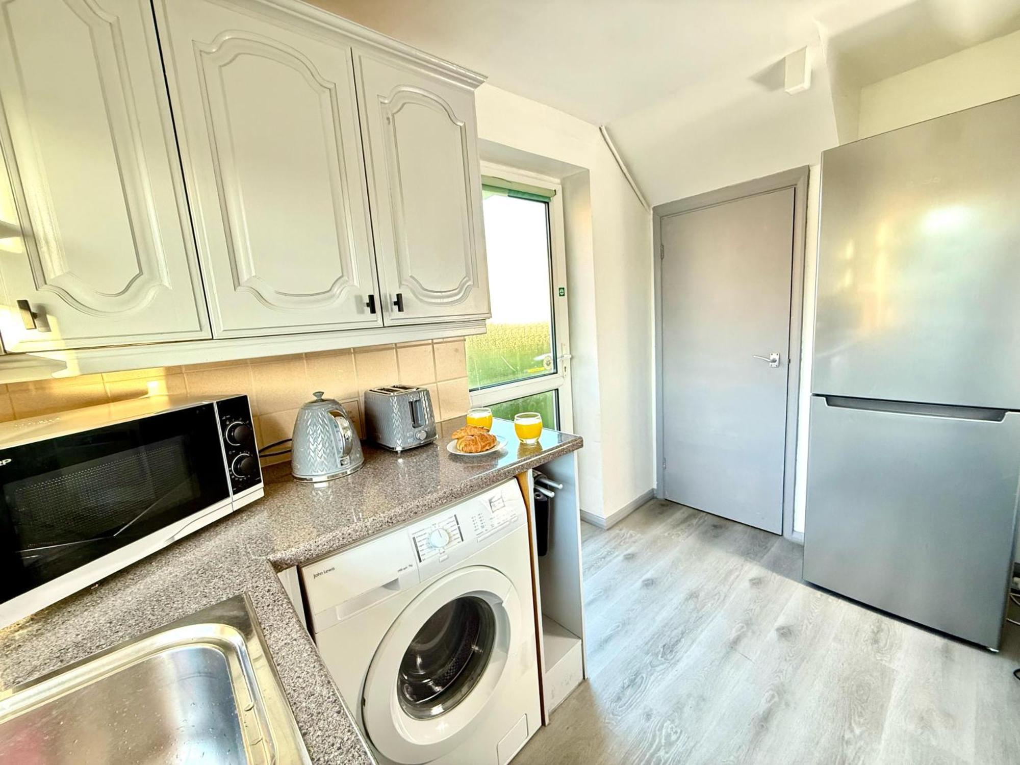 Stylish 3-Bedroom House With Garden & Free Parking'S, Prime Location With Private Garden Kidlington Exterior photo